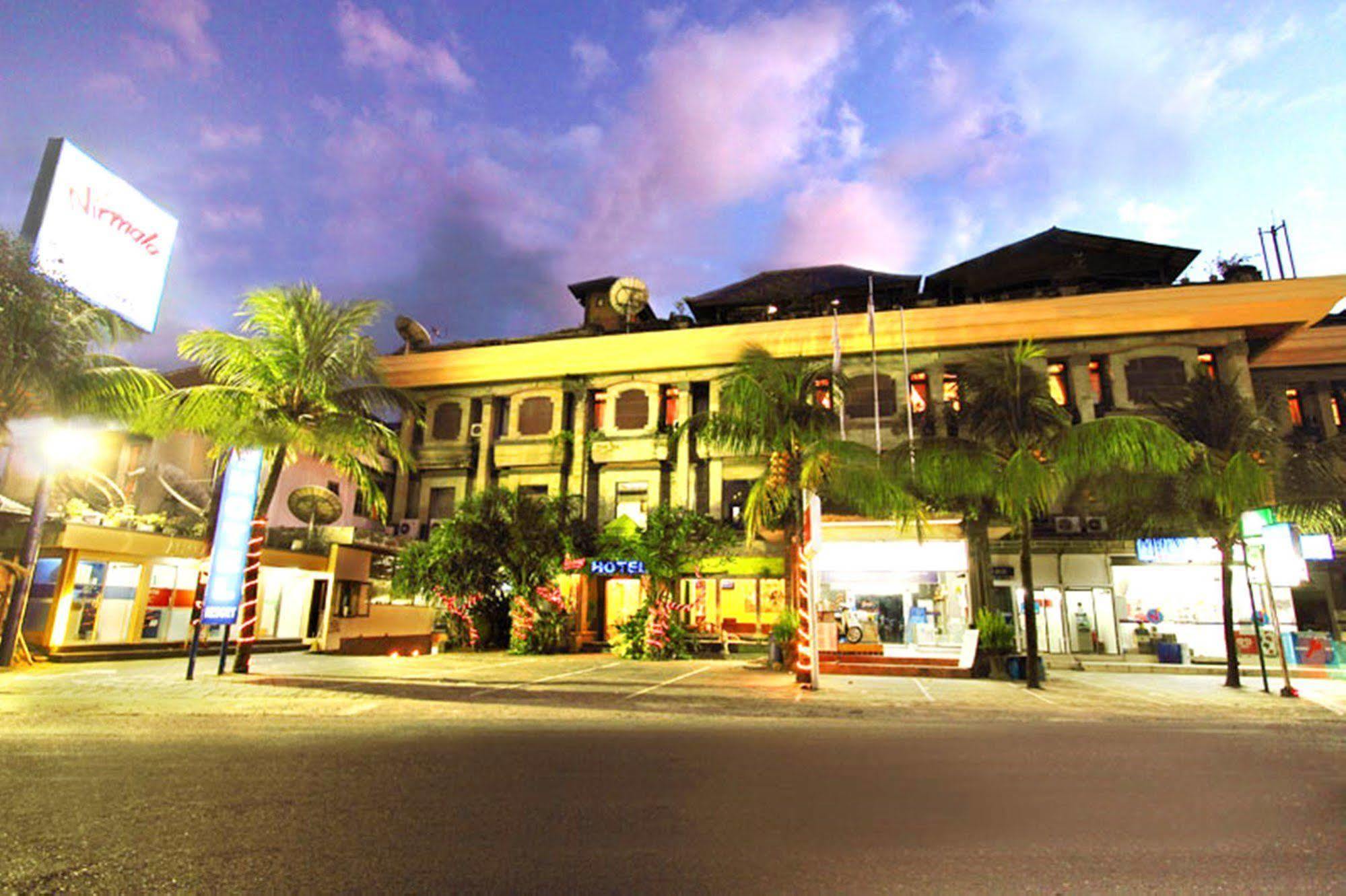 ニルマラ ホテル ジンバラン エクステリア 写真